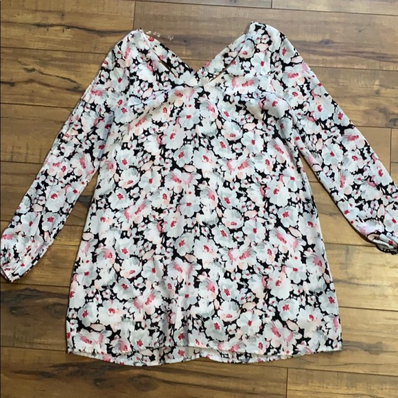 Short floral dress-long sleeve - Picture 1 of 3